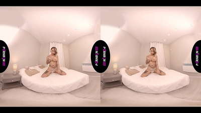 PORNBCN VR Reife spanische MILF masturbiert und saugt deinen Schwanz in POV, während sie raucht und ihre Beine wichst