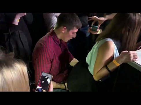 ❤️ Echter Sex in einem russischen Nachtclub. 18-jährige russische Mädchen in den Anus und Vagina gefickt in einem Nachtclub ❤️❌ Porno bei de.porngipfy.ru